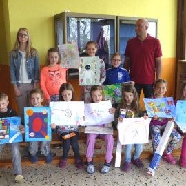 Strahlende Sieger beim Raiba-Malwettbewerb