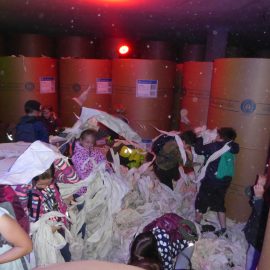 Die Klassen 3b und 3c besuchen die Main Post