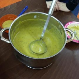 Leckere Gemüsesuppe in der 2b Leckere Gemüsesuppe in der 2b
