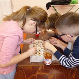 Klasse 3b in der Weihnachtsbäckerei Klasse 3b in der Weihnachtsbäckerei