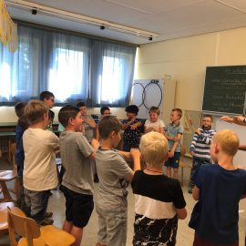 Die Singschule des Windsbacher Knabenchores für Jungen im Grundschulalter zu Besuch in der Grundschule Eisingen Die Singschule des Windsbacher Knabenchores für Jungen im Grundschulalter zu Besuch in der Grundschule Eisingen