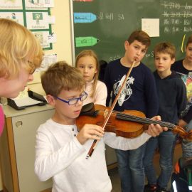 Wie wird eine Geige gebaut? Wie wird eine Geige gebaut?