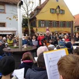 Klasse 3b und 4b beim Nikolauswecken Klasse 3b und 4b beim Nikolauswecken