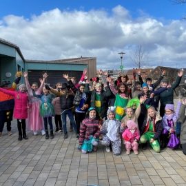 Kleine Faschingsfeier der Klasse 4b unter Corona-Bedingungen Kleine Faschingsfeier der Klasse 4b unter Corona-Bedingungen
