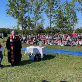 Feldgottesdienst – alle Waldbrunner und Eisinger Grundschulkinder treffen sich unter freiem Himmel