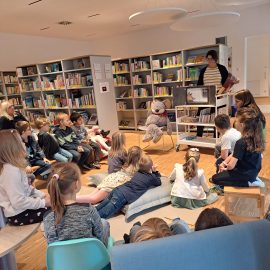 Büchereibesuch der ersten Klassen 1a und 1d