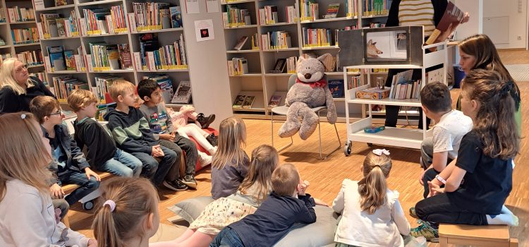 Büchereibesuch der ersten Klassen 1a und 1d