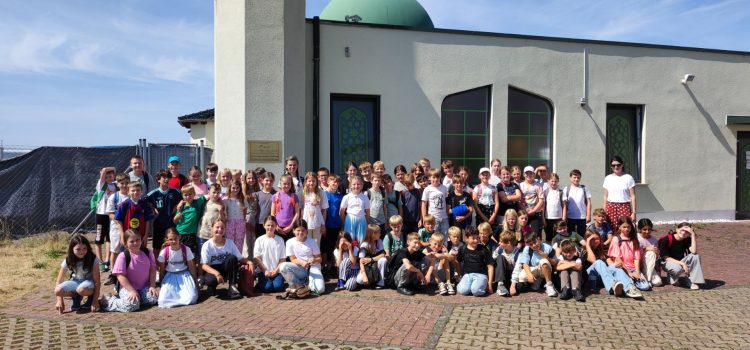 Besuch der Bait-ul-Aleem Moschee in Würzburg Besuch der Bait-ul-Aleem Moschee in Würzburg