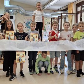 3b erstellt eine Schriftrolle im katholischen Religionsunterricht 3b erstellt eine Schriftrolle im katholischen Religionsunterricht