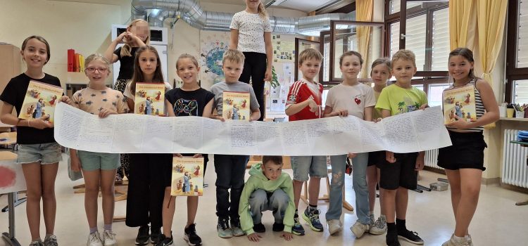 3b erstellt eine Schriftrolle im katholischen Religionsunterricht 3b erstellt eine Schriftrolle im katholischen Religionsunterricht